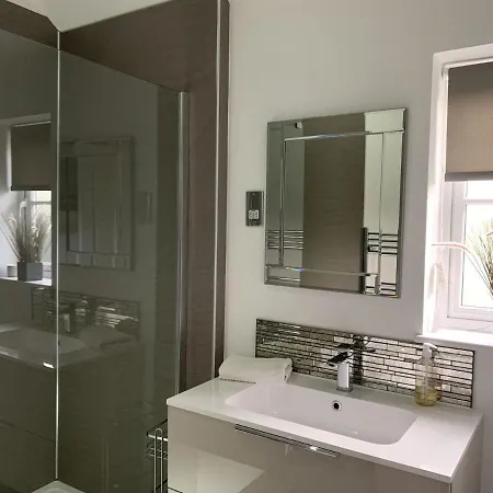 Skylark, The Bay, 2 Bedrooms With Ensuites, Parking For 2 Cars With Ev Point, 2 Dogs Welcome *