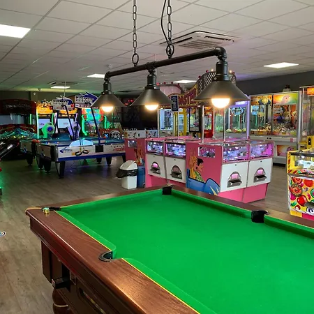 Hébergement de vacances Skylark, The Bay, 2 Bedrooms With Ensuites, Parking For 2 Cars With Ev Point, 2 Dogs Welcome