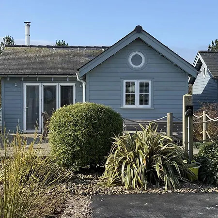Skylark, The Bay, 2 Bedrooms With Ensuites, Parking For 2 Cars With Ev Point, 2 Dogs Welcome * Filey