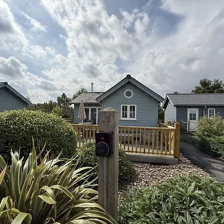 Skylark, The Bay, 2 Bedrooms With Ensuites, Parking For 2 Cars With Ev Point, 2 Dogs Welcome * Filey