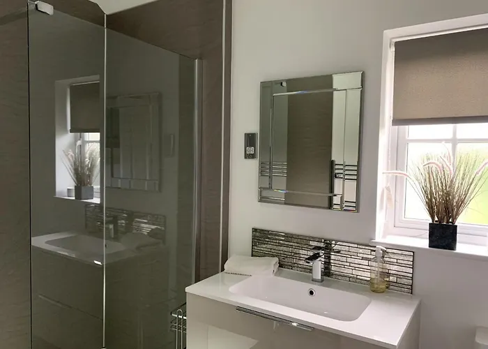 Skylark, The Bay, 2 Bedrooms With Ensuites, Parking For 2 Cars With Ev Point, 2 Dogs Welcome *