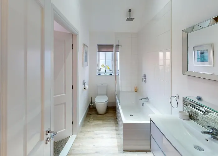 Skylark, The Bay, 2 Bedrooms With Ensuites, Parking For 2 Cars With Ev Point, 2 Dogs Welcome *