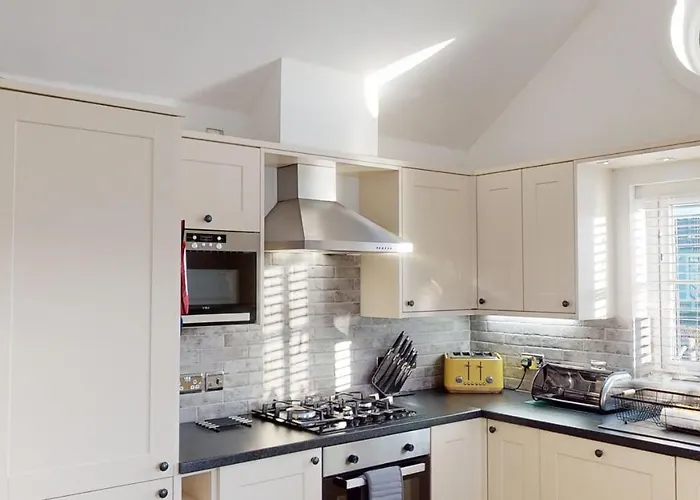 Hébergement de vacances Skylark, The Bay, 2 Bedrooms With Ensuites, Parking For 2 Cars With Ev Point, 2 Dogs Welcome *