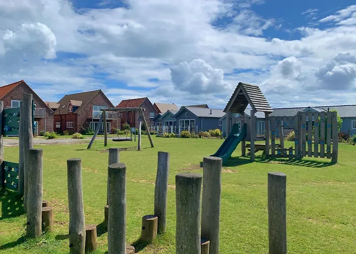 Skylark, The Bay, 2 Bedrooms With Ensuites, Parking For 2 Cars With Ev Point, 2 Dogs Welcome *