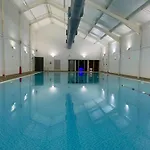 Сasa de vacaciones Skylark, The Bay, 2 Bedrooms With Ensuites, Parking For 2 Cars With Ev Point, 2 Dogs Welcome *
