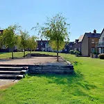 Skylark, The Bay, 2 Bedrooms With Ensuites, Parking For 2 Cars With Ev Point, 2 Dogs Welcome Filey